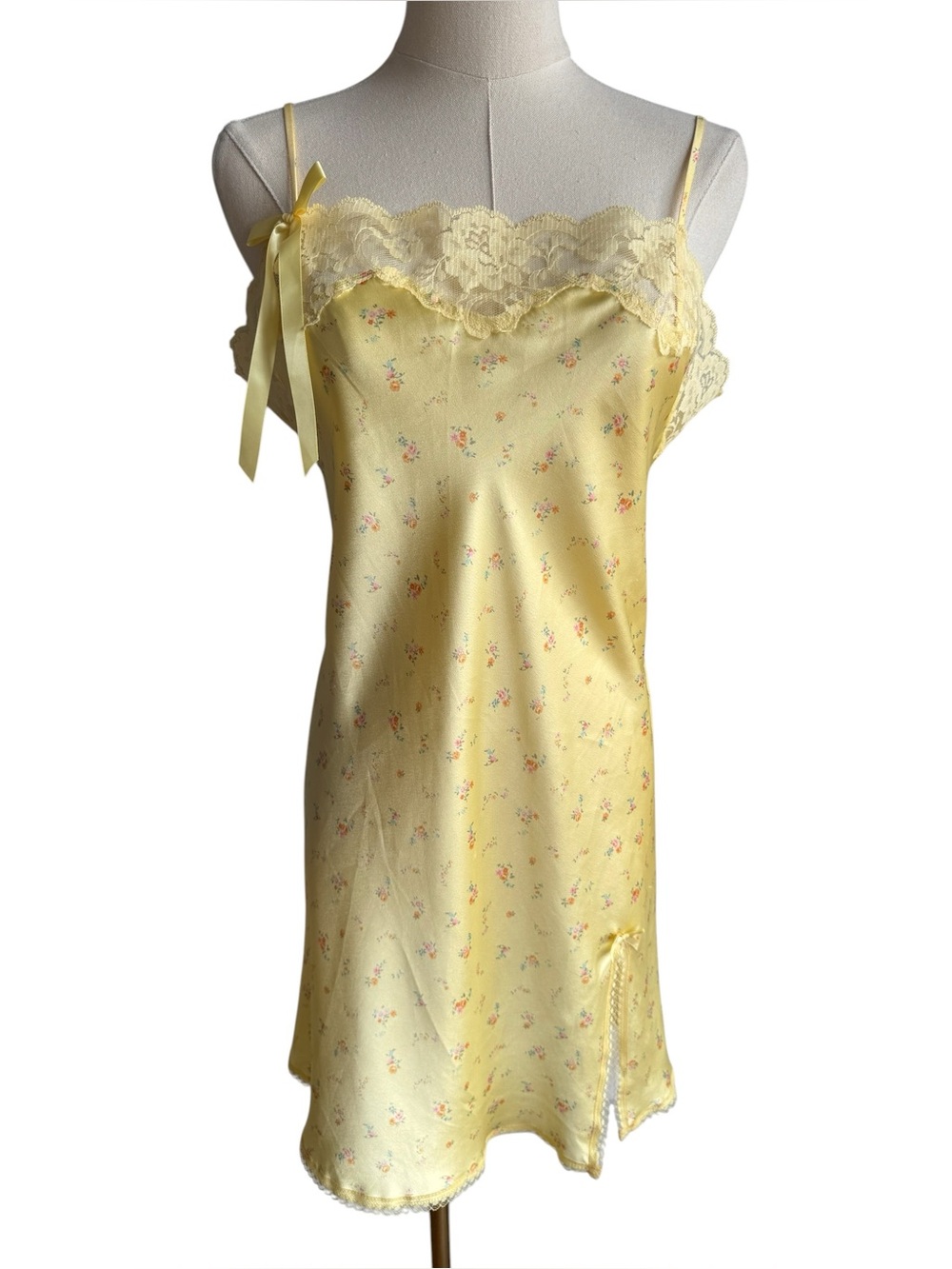 Victoria's Secret Angels Y2K Slip Dress Sz M Butter Yellow Floral Lace Nightgown